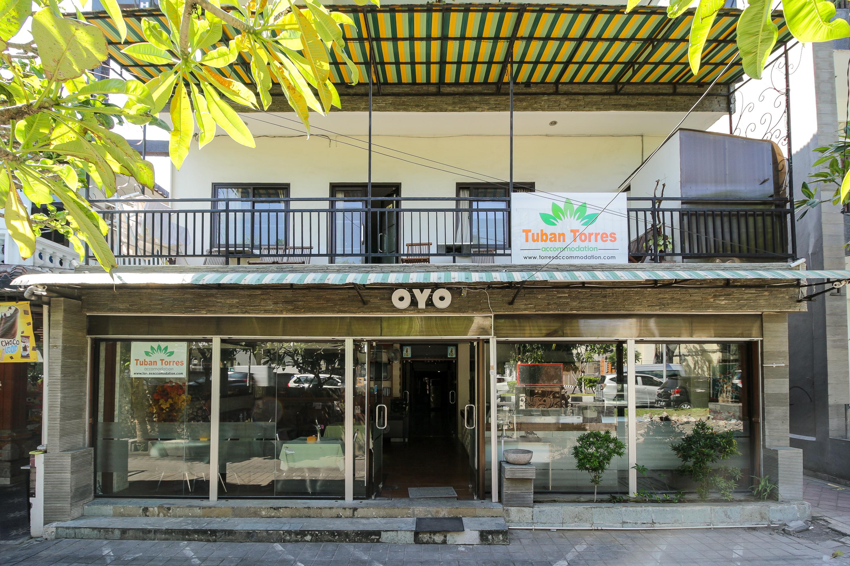 Hotel Oyo 734 Tuban Torres Accomodation Kuta Lombok Exterior foto